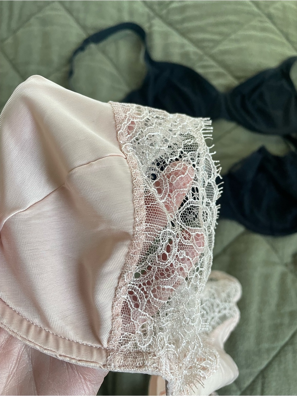 Wolford Lace-Trim and t-shirt Bras in Black and Rose $45 for 3 - Picture 4 of 14